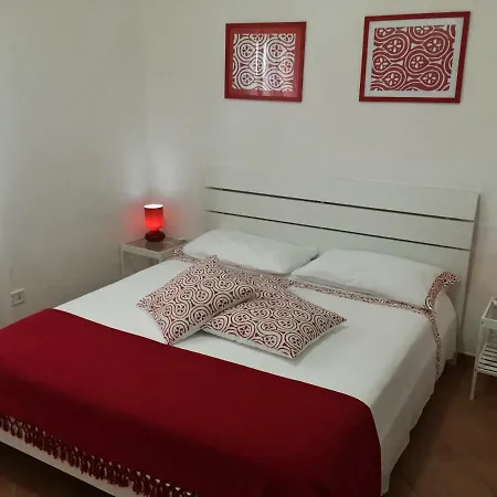 Cenzina Bed & Breakfast 3*
